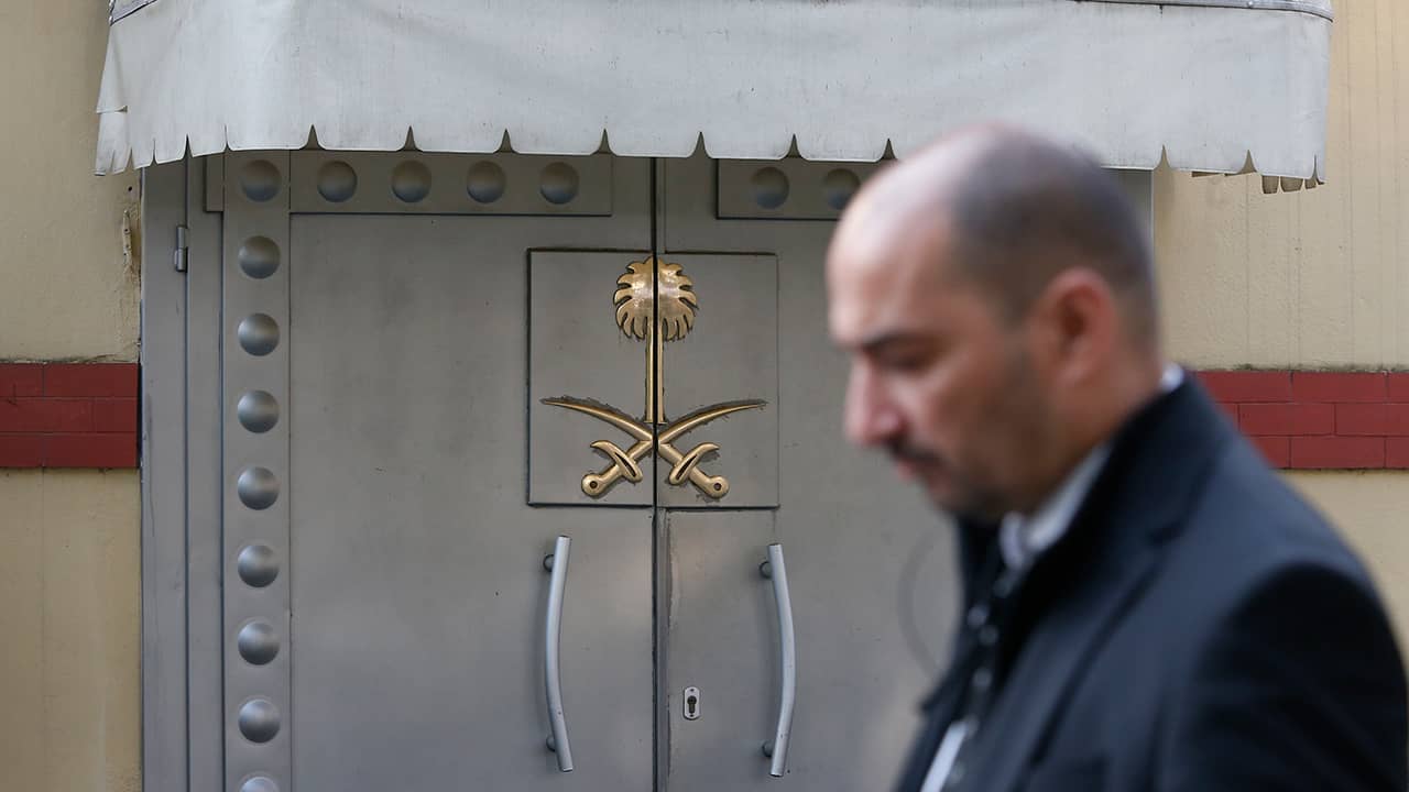 Photo of security guard outside of the Saudi Consulate