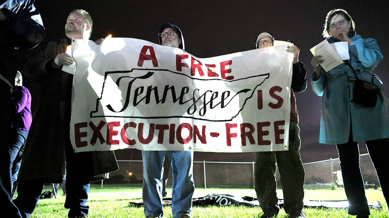 Photo of protesters outside Riverbend Maximum Security Institution