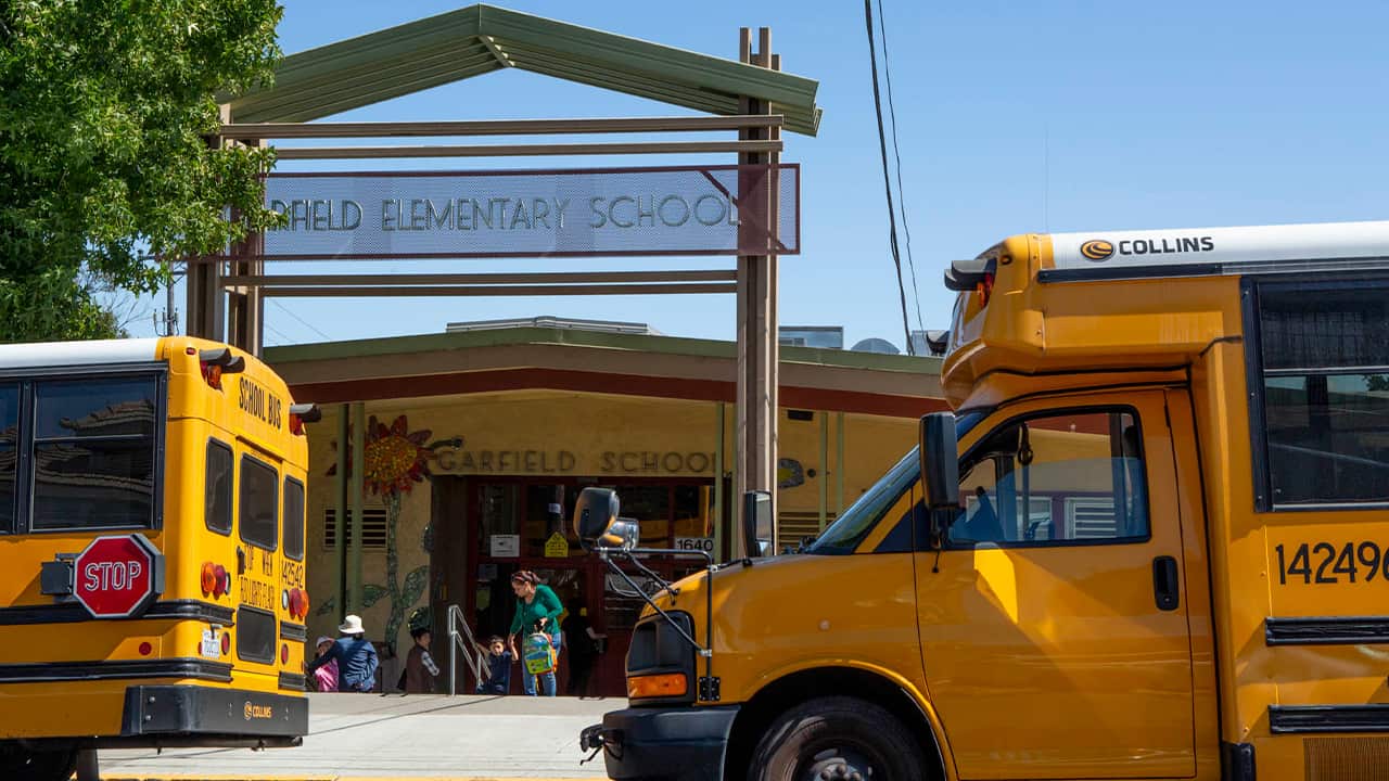 Photo of school buses outside of Garfield Elementary School in Oakland
