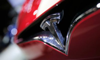 Photo of the logo of the Tesla model S