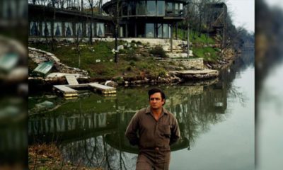 Photo of Johnny Cash in front of his Hendersonville home in 1969