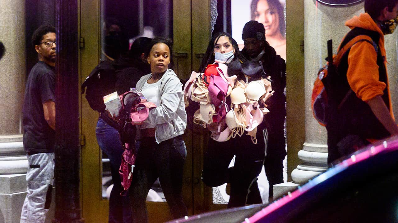 Photo of looters